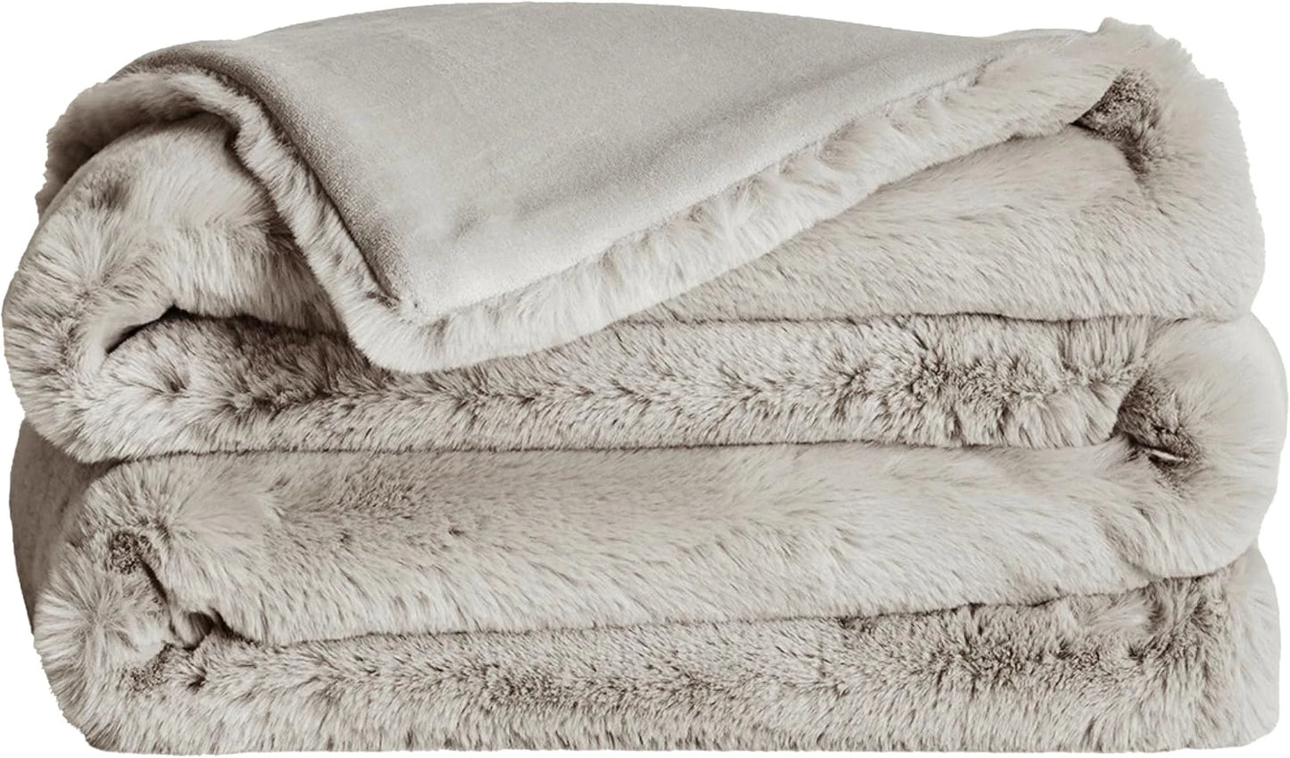 Marshmallow - Heavyweight Faux Fur Blanket | Eco-Friendly, Ultra-Soft Comfort
