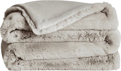 Marshmallow - Heavyweight Faux Fur Blanket | Eco-Friendly, Ultra-Soft Comfort
